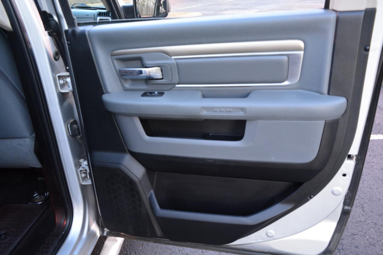 RAM 1500 SLT Crew Cab SWB 4WD 2016