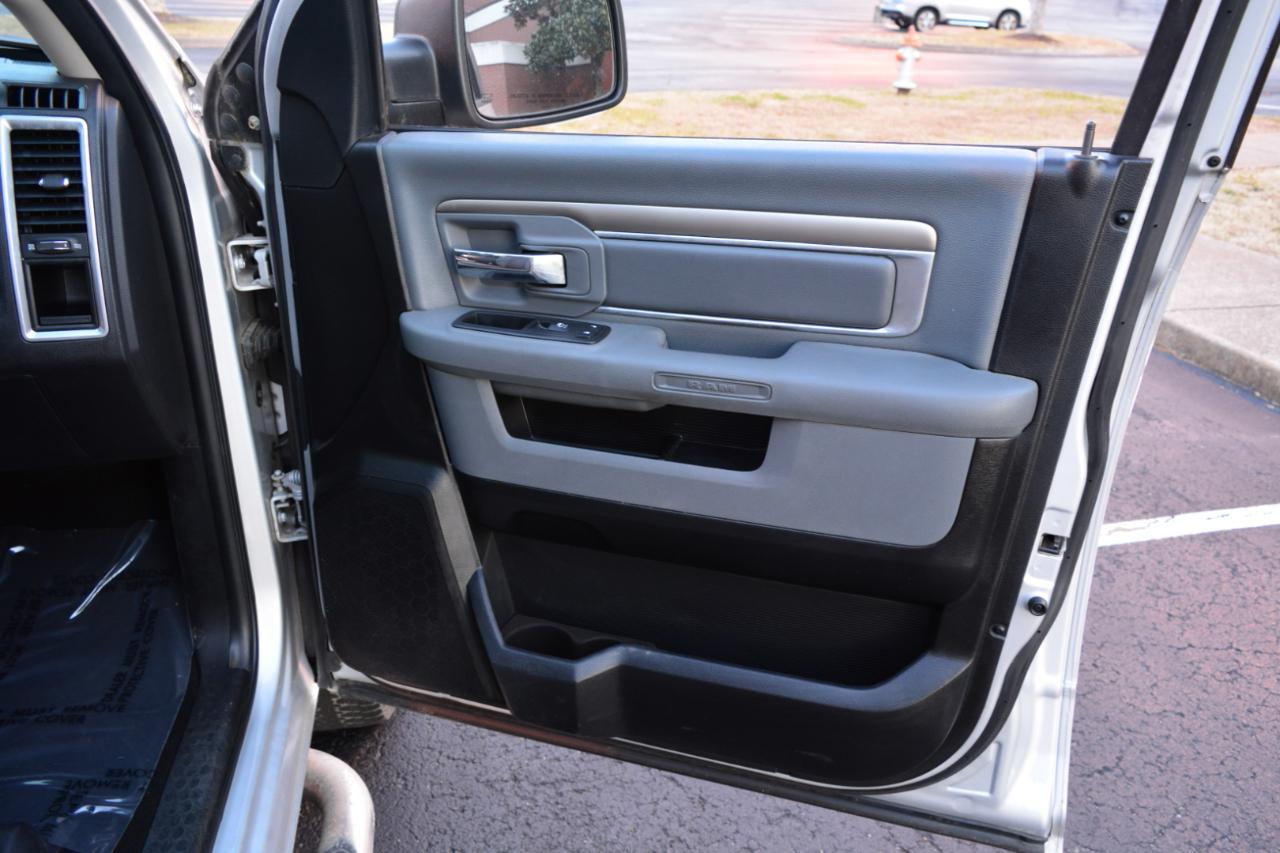 RAM 1500 SLT Crew Cab SWB 4WD 2016