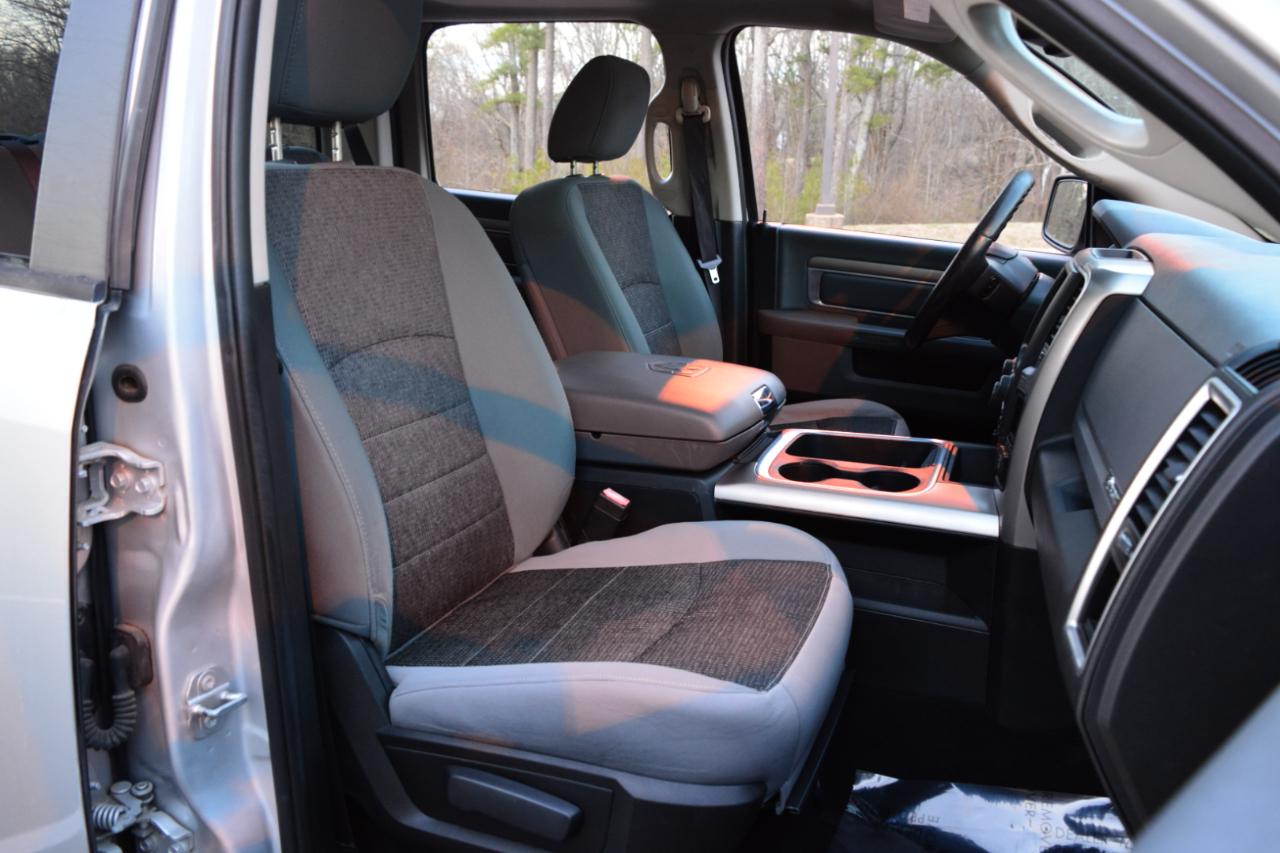 RAM 1500 SLT Crew Cab SWB 4WD 2016