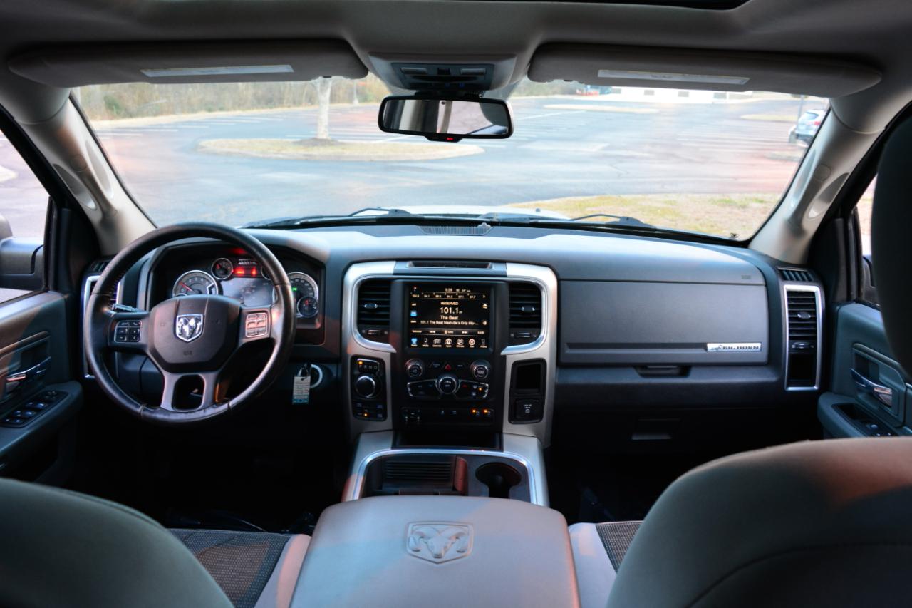 RAM 1500 SLT Crew Cab SWB 4WD 2016