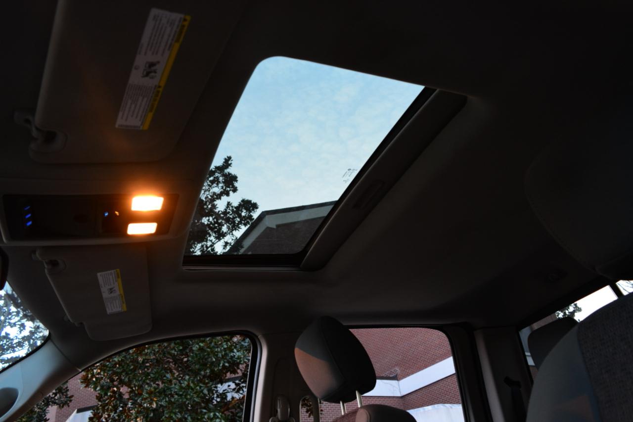 RAM 1500 SLT Crew Cab SWB 4WD 2016