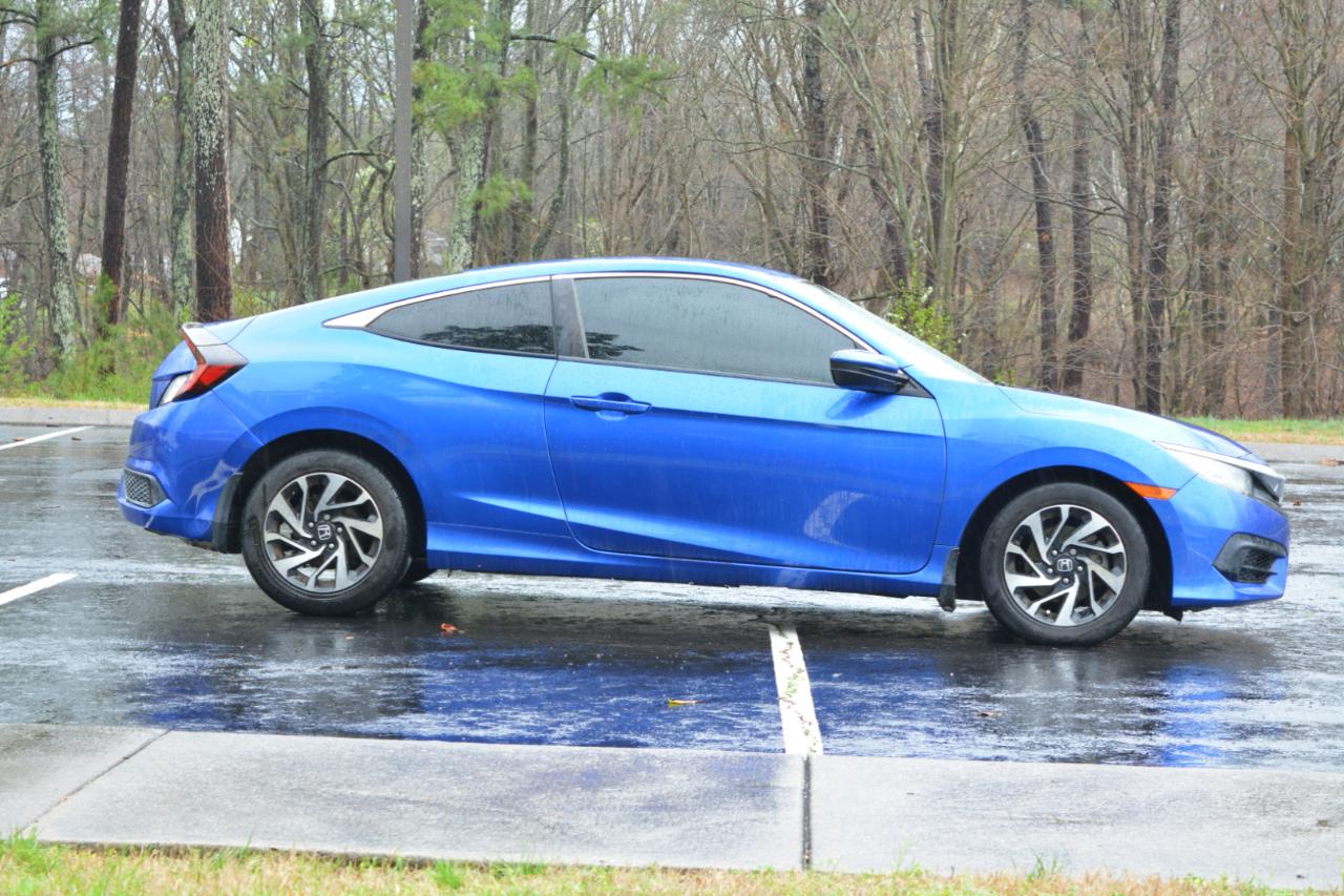 Honda Civic LX Coupe 6-Spd MT 2017