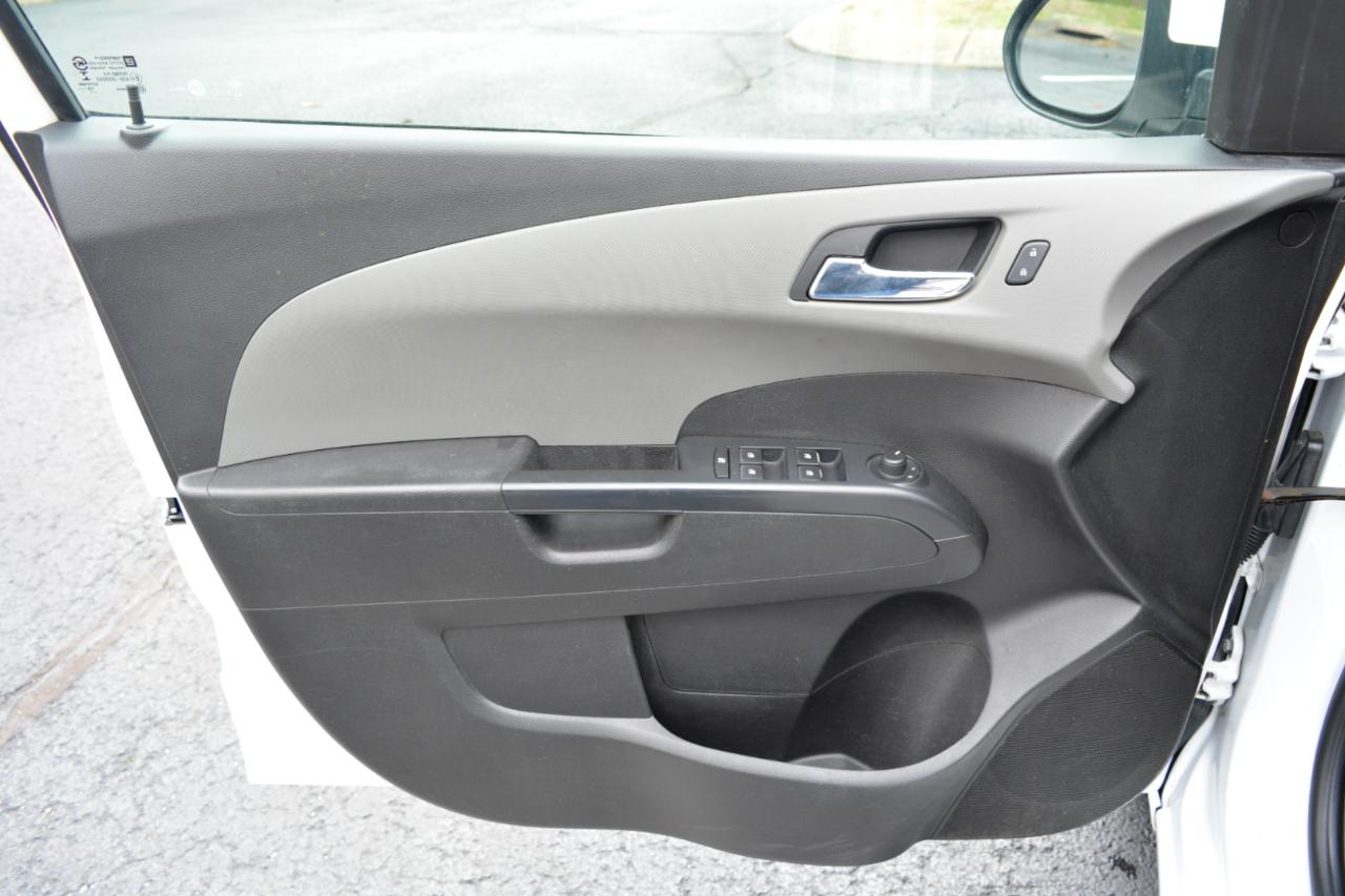 Chevrolet Sonic LT Manual 5-Door 2016