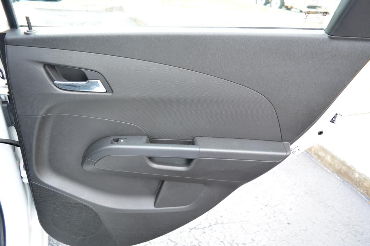 Chevrolet Sonic LT Manual 5-Door 2016