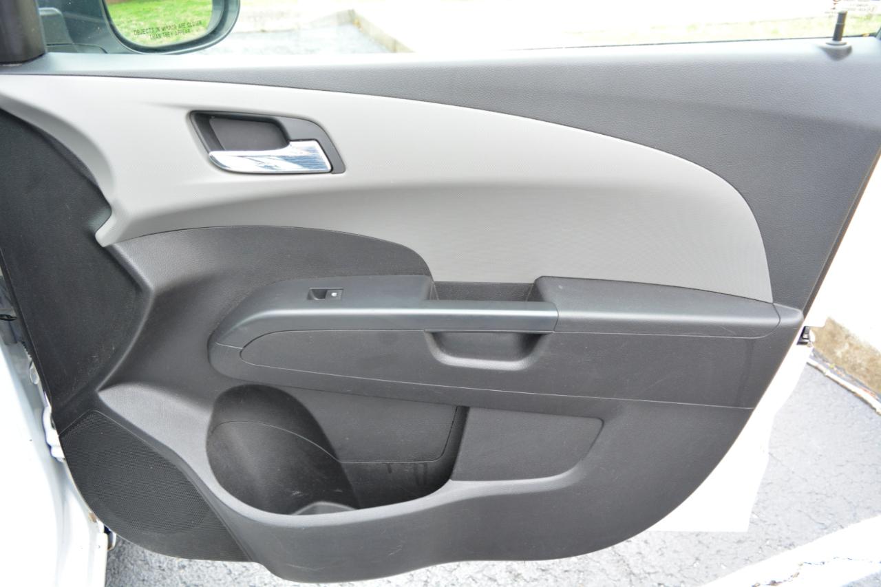 Chevrolet Sonic LT Manual 5-Door 2016