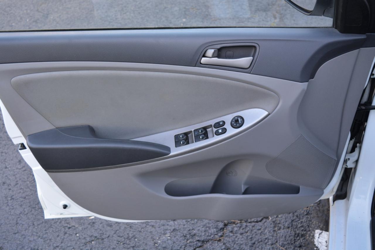 Hyundai Accent GLS 4-Door 6A 2015