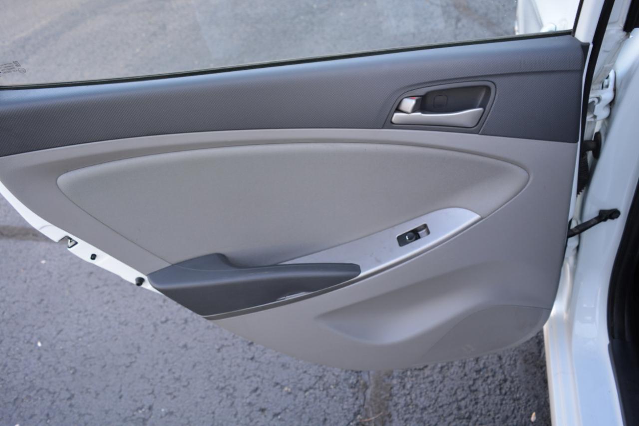 Hyundai Accent GLS 4-Door 6A 2015