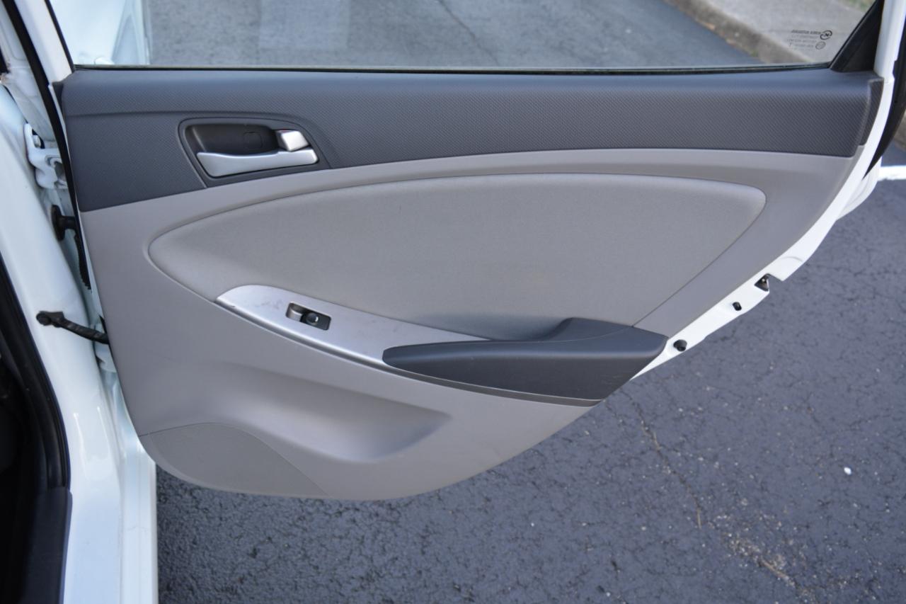 Hyundai Accent GLS 4-Door 6A 2015