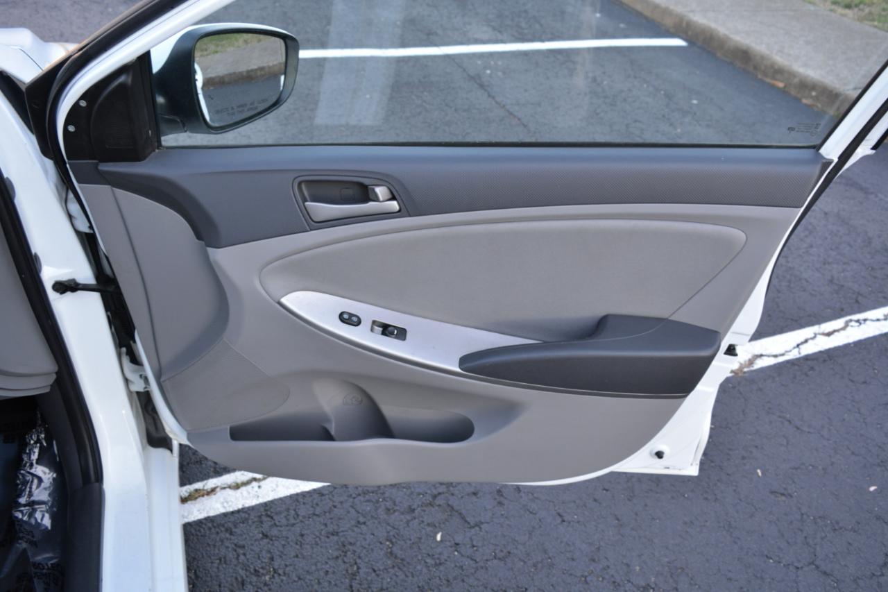 Hyundai Accent GLS 4-Door 6A 2015