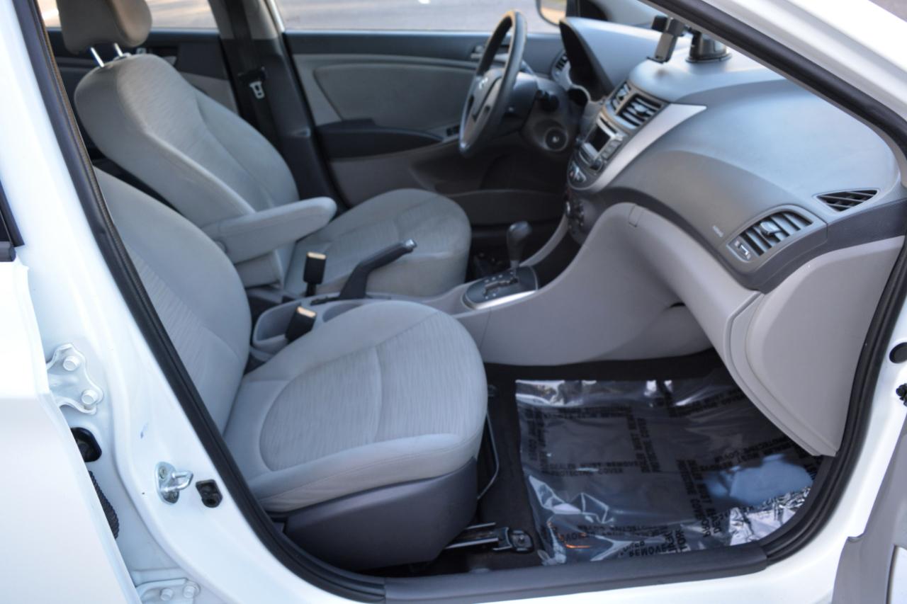 Hyundai Accent GLS 4-Door 6A 2015