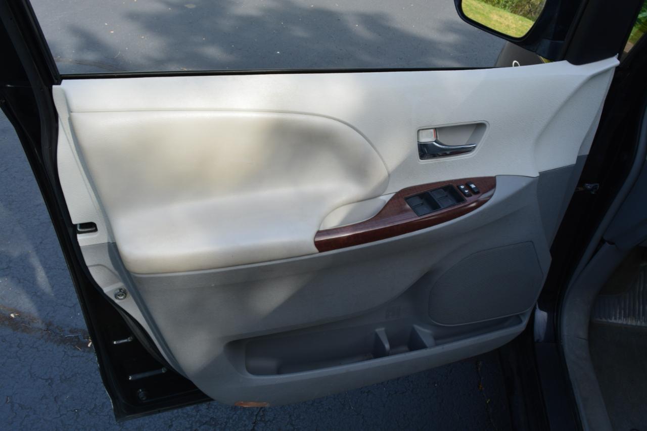 Toyota Sienna Limited AWD 7-Passenger V6 2014