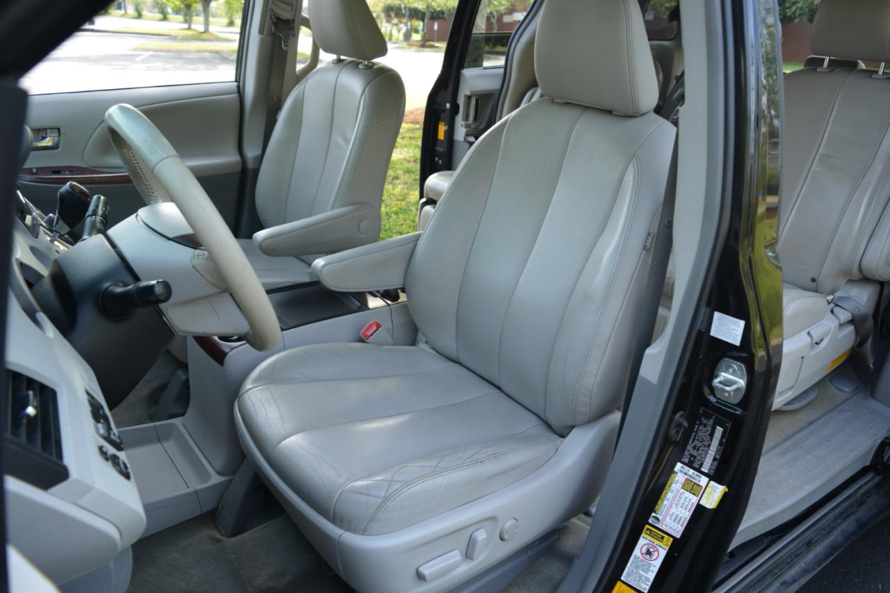 Toyota Sienna Limited AWD 7-Passenger V6 2014