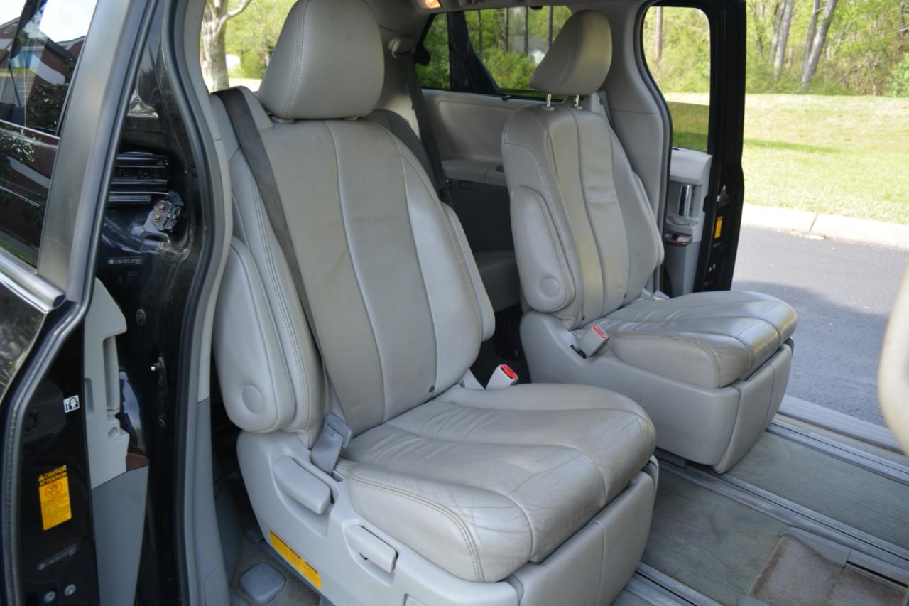 Toyota Sienna Limited AWD 7-Passenger V6 2014
