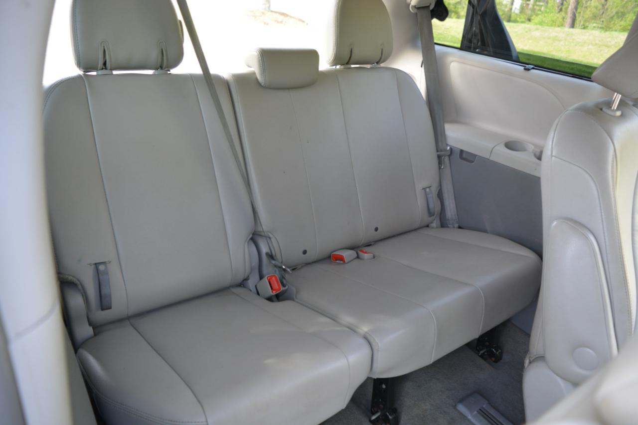 Toyota Sienna Limited AWD 7-Passenger V6 2014