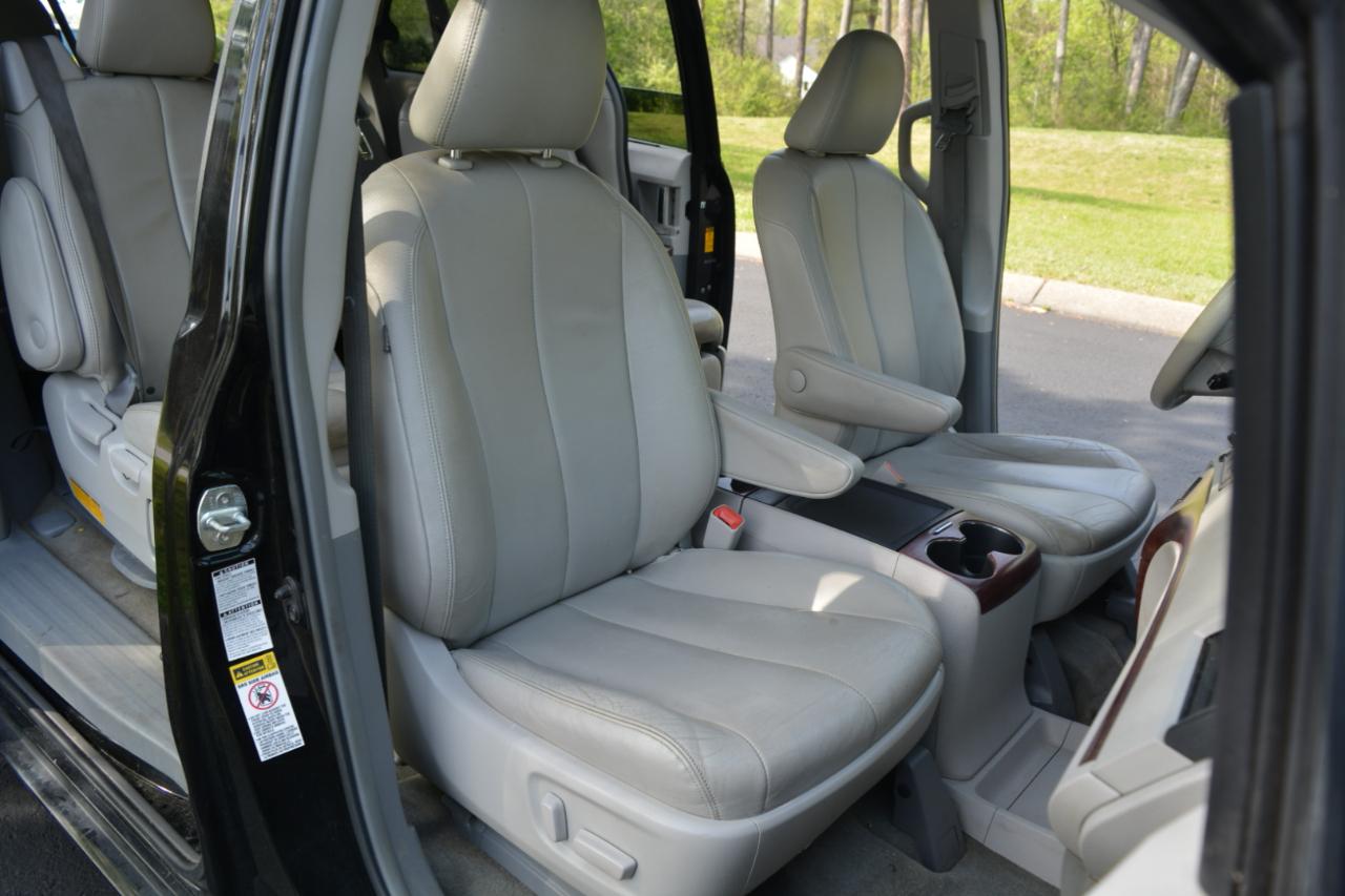Toyota Sienna Limited AWD 7-Passenger V6 2014