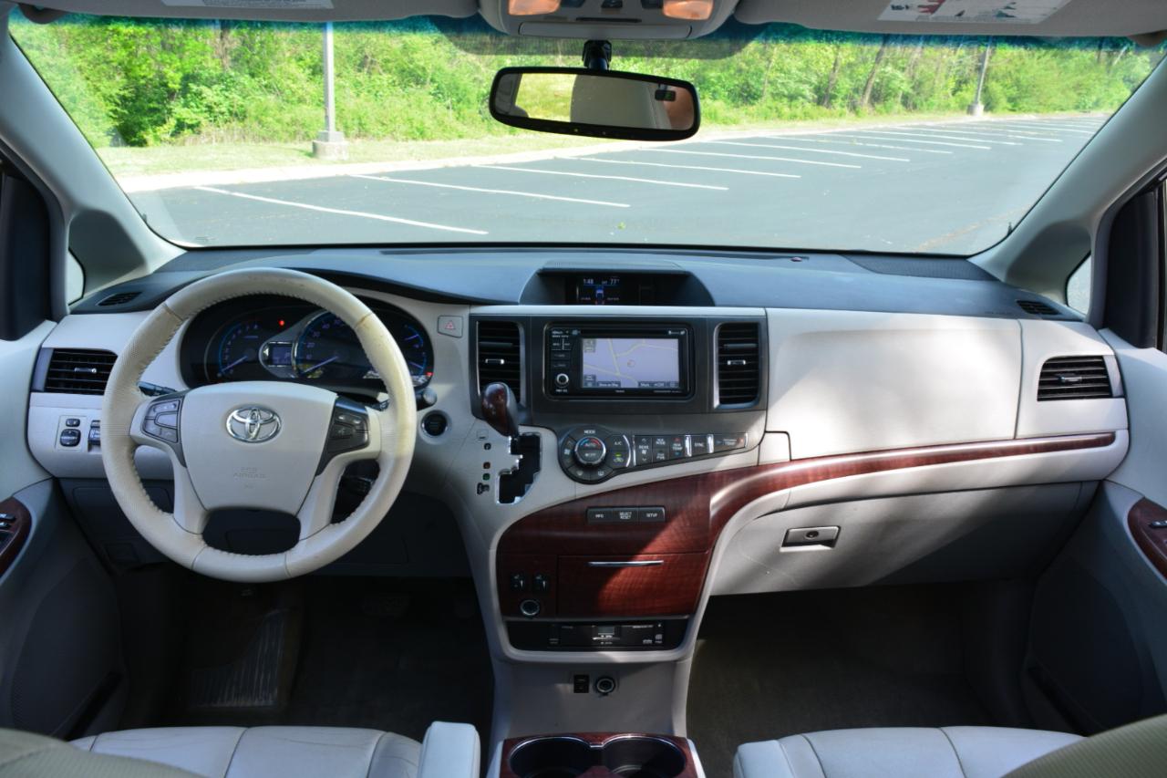 Toyota Sienna Limited AWD 7-Passenger V6 2014