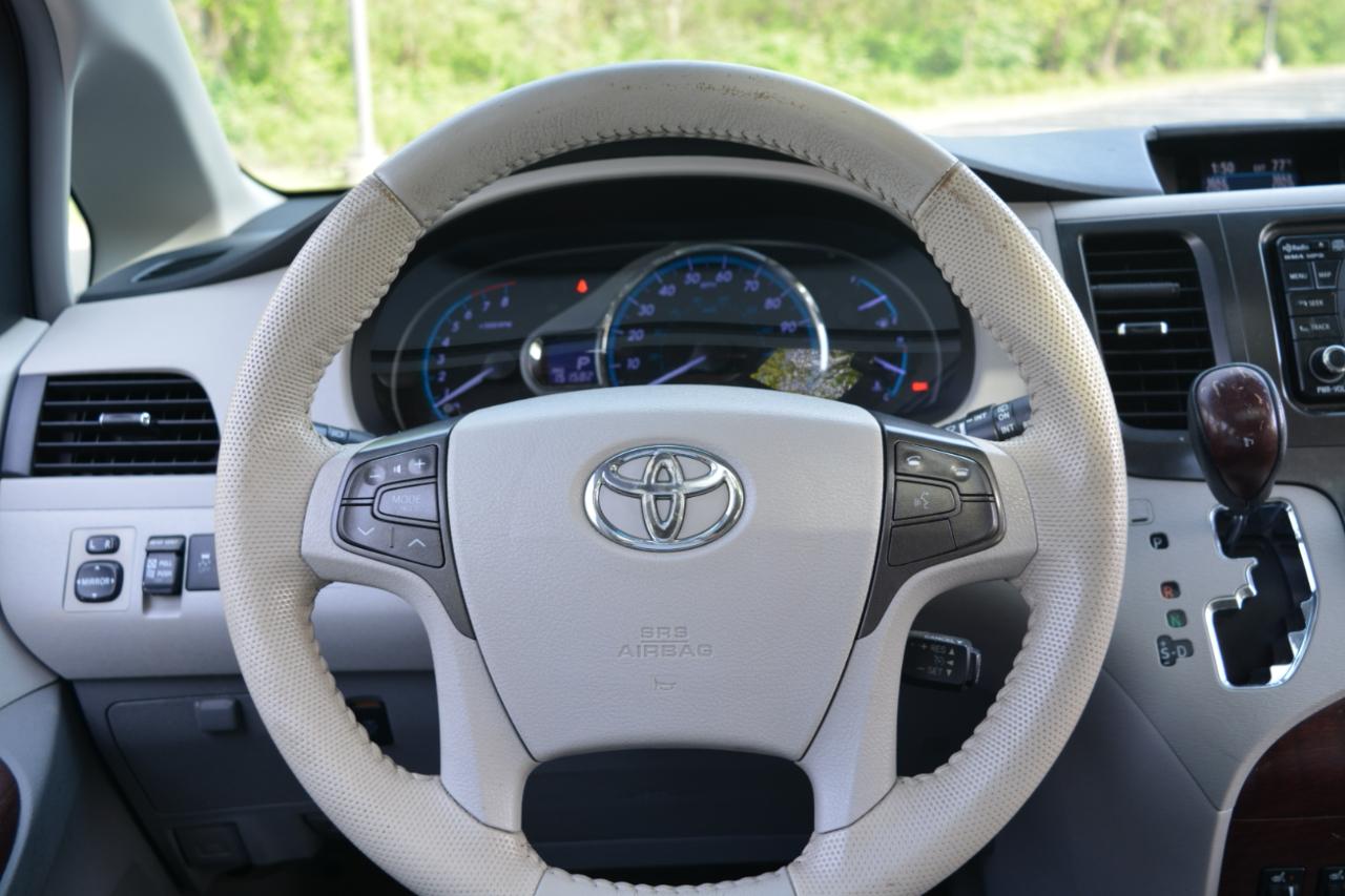 Toyota Sienna Limited AWD 7-Passenger V6 2014