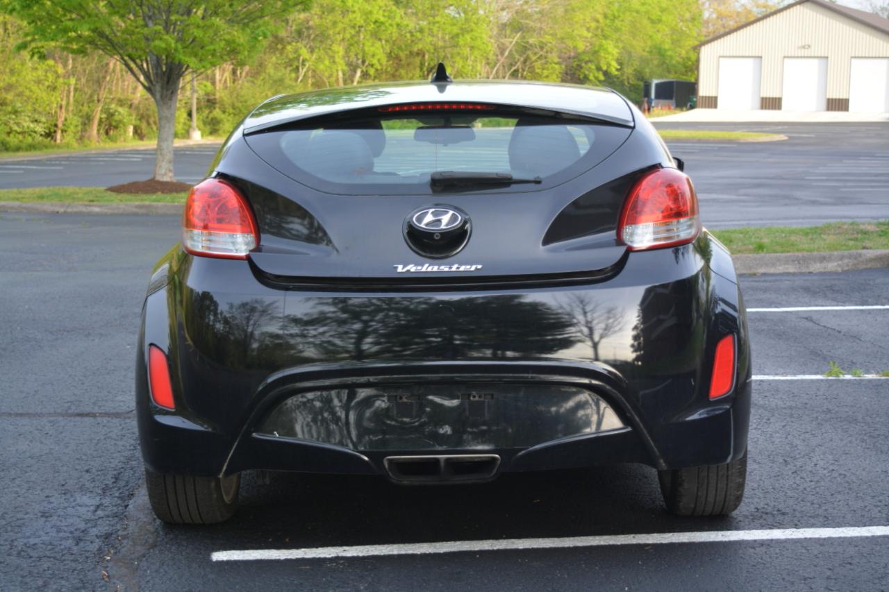 Hyundai Veloster Base 6AT 2015