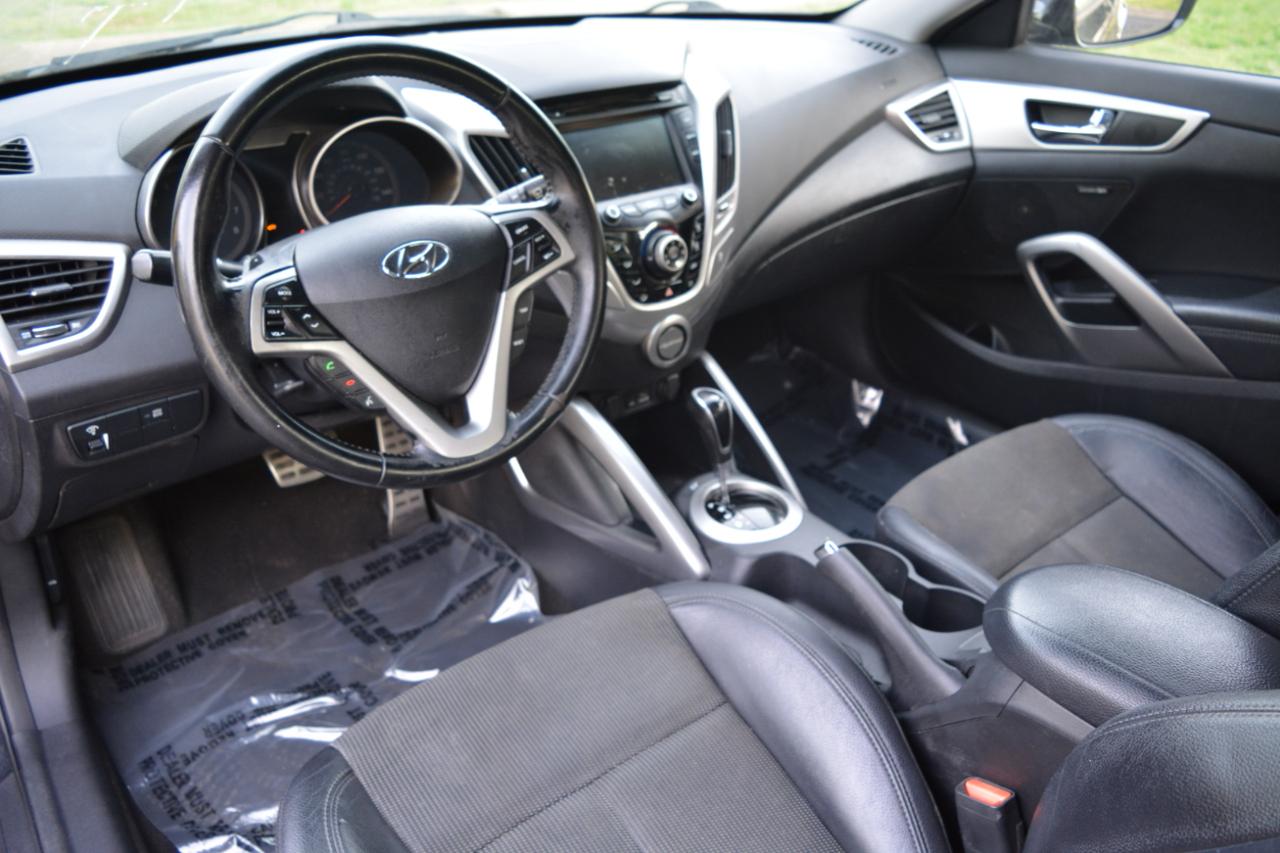 Hyundai Veloster Base 6AT 2015