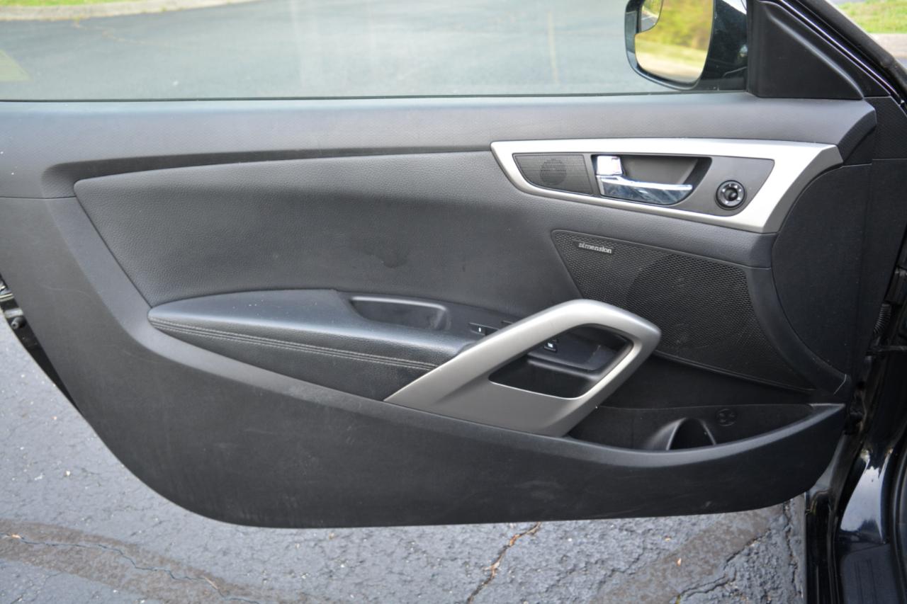 Hyundai Veloster Base 6AT 2015