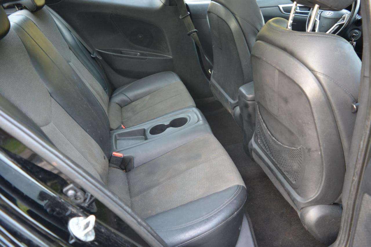 Hyundai Veloster Base 6AT 2015