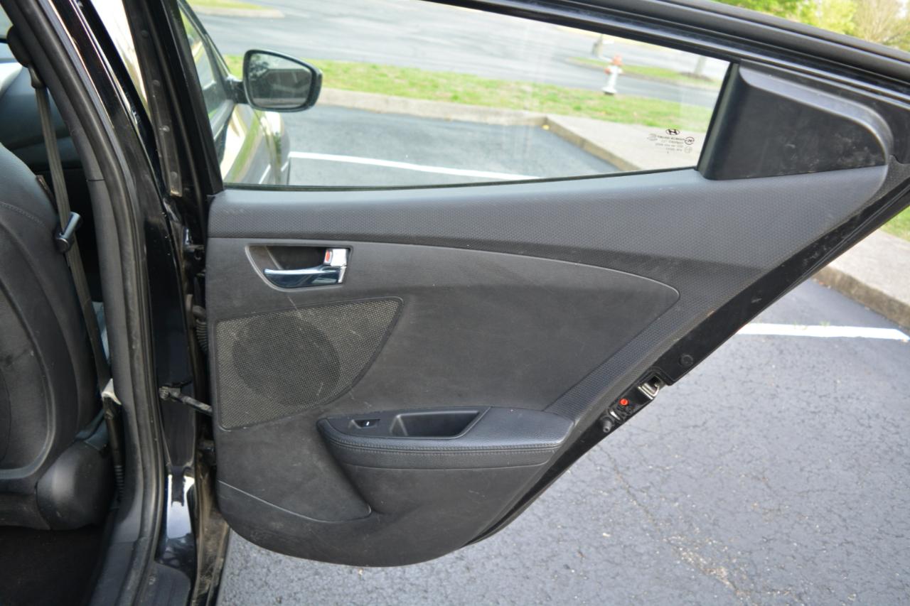 Hyundai Veloster Base 6AT 2015