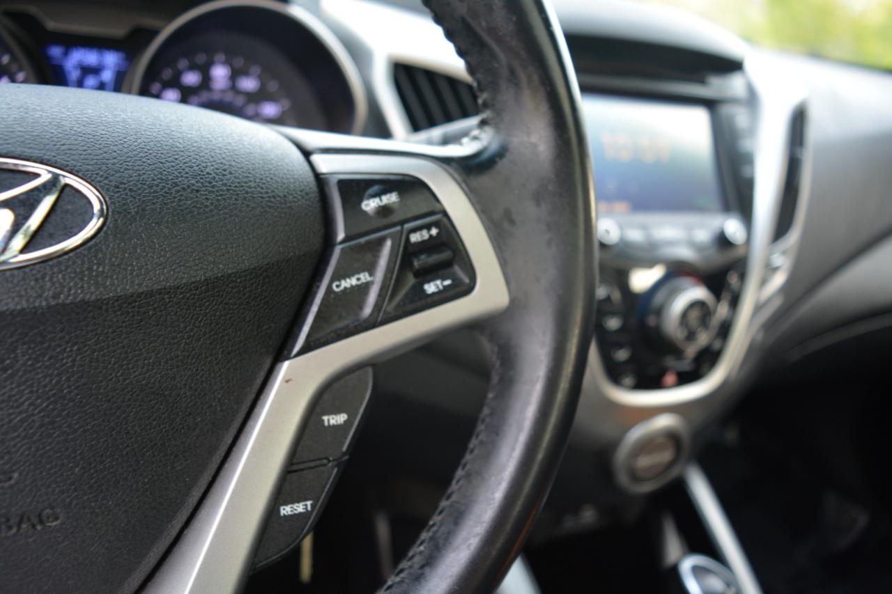 Hyundai Veloster Base 6AT 2015