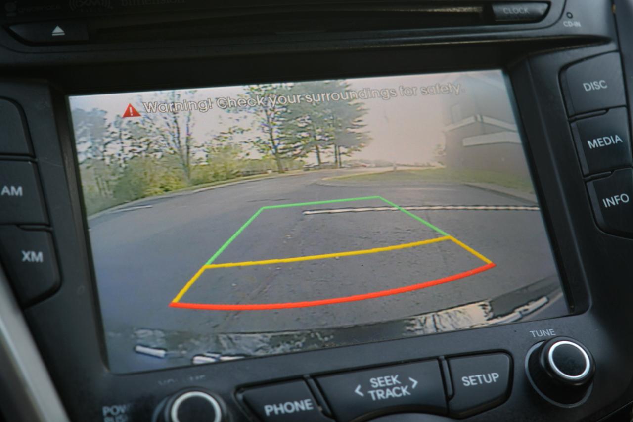 Hyundai Veloster Base 6AT 2015