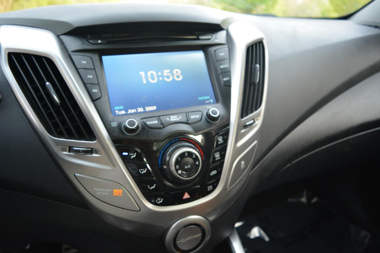 Hyundai Veloster Base 6AT 2015