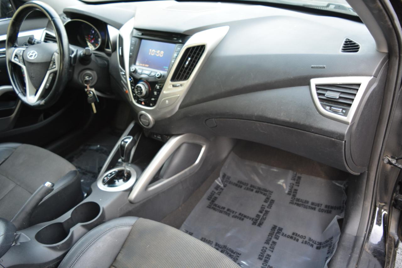 Hyundai Veloster Base 6AT 2015