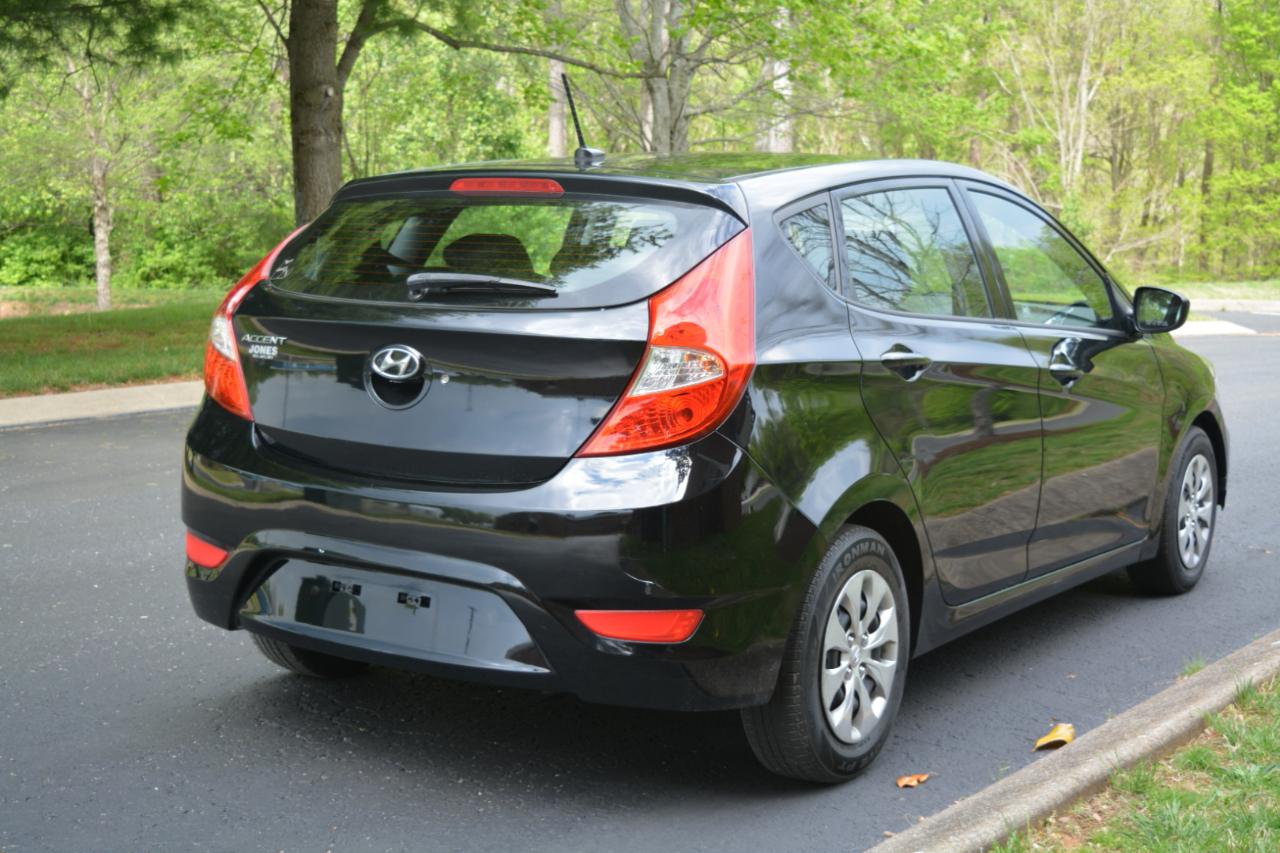 Hyundai Accent SE 5-Door 6A 2017