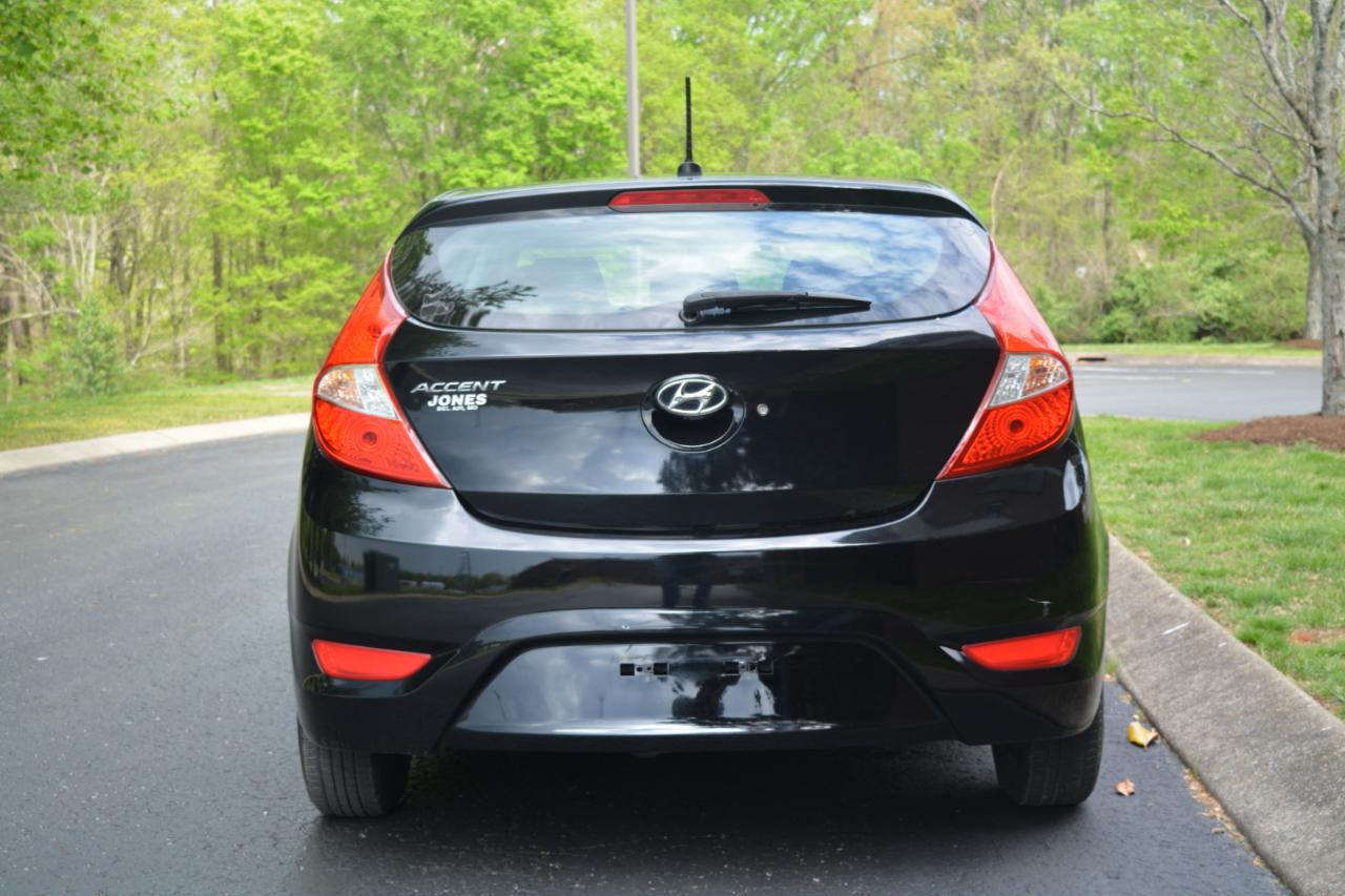 Hyundai Accent SE 5-Door 6A 2017