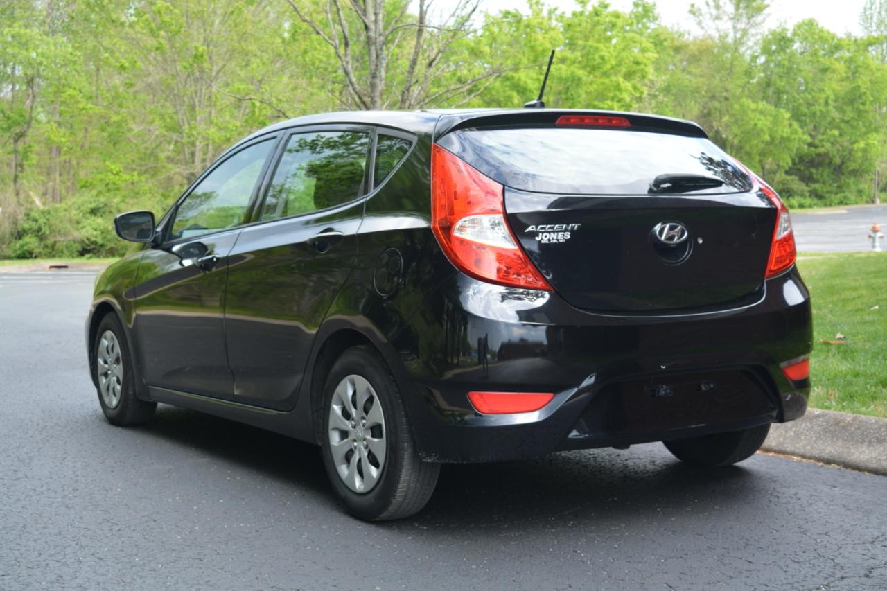 Hyundai Accent SE 5-Door 6A 2017