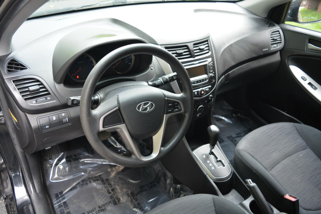 Hyundai Accent SE 5-Door 6A 2017