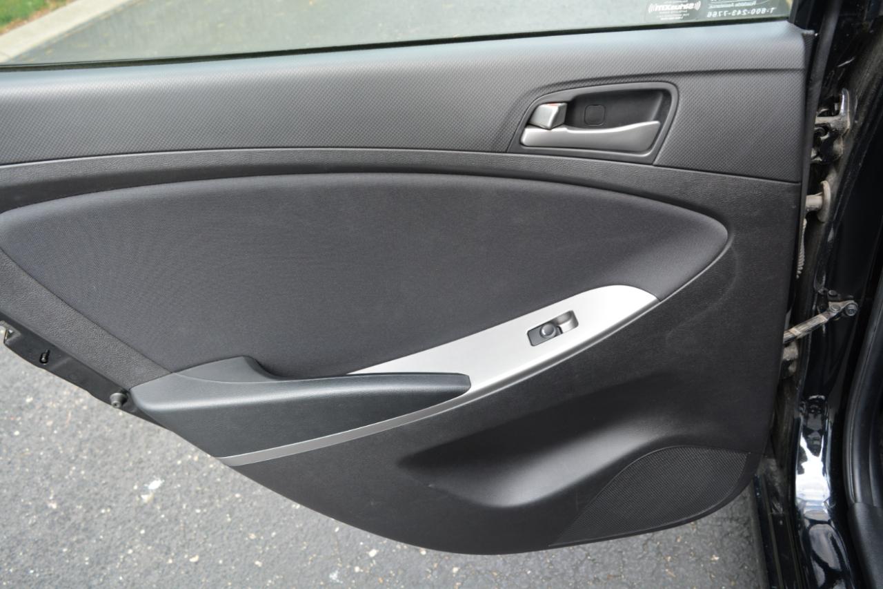 Hyundai Accent SE 5-Door 6A 2017