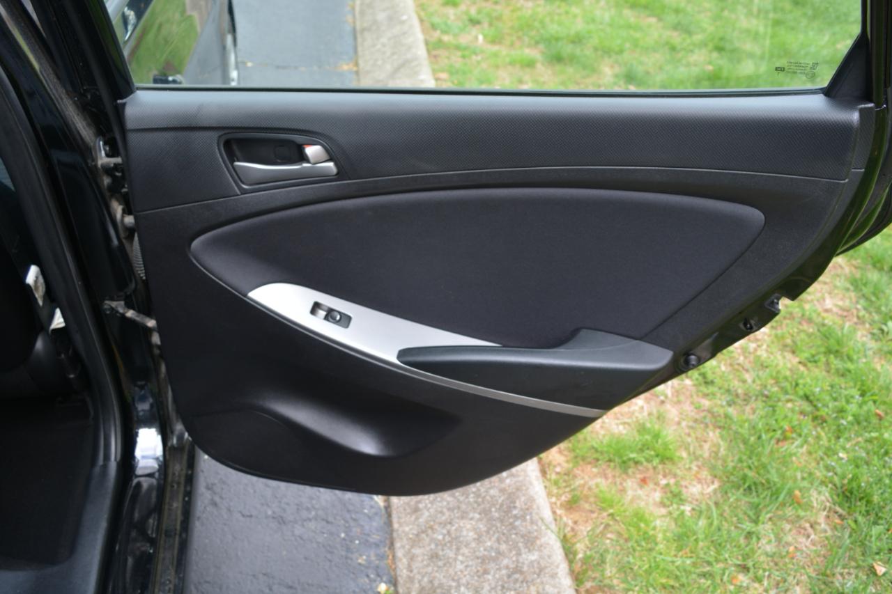 Hyundai Accent SE 5-Door 6A 2017