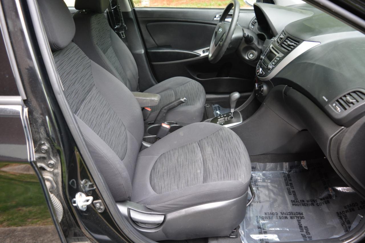 Hyundai Accent SE 5-Door 6A 2017