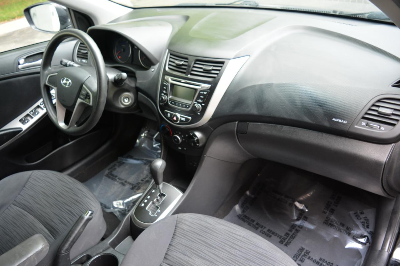 Hyundai Accent SE 5-Door 6A 2017