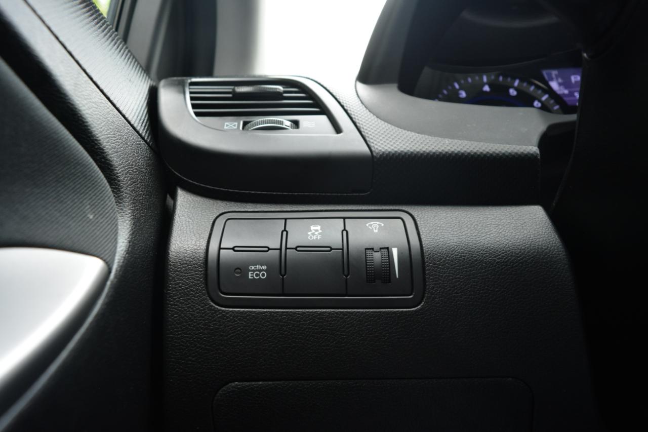 Hyundai Accent SE 5-Door 6A 2017