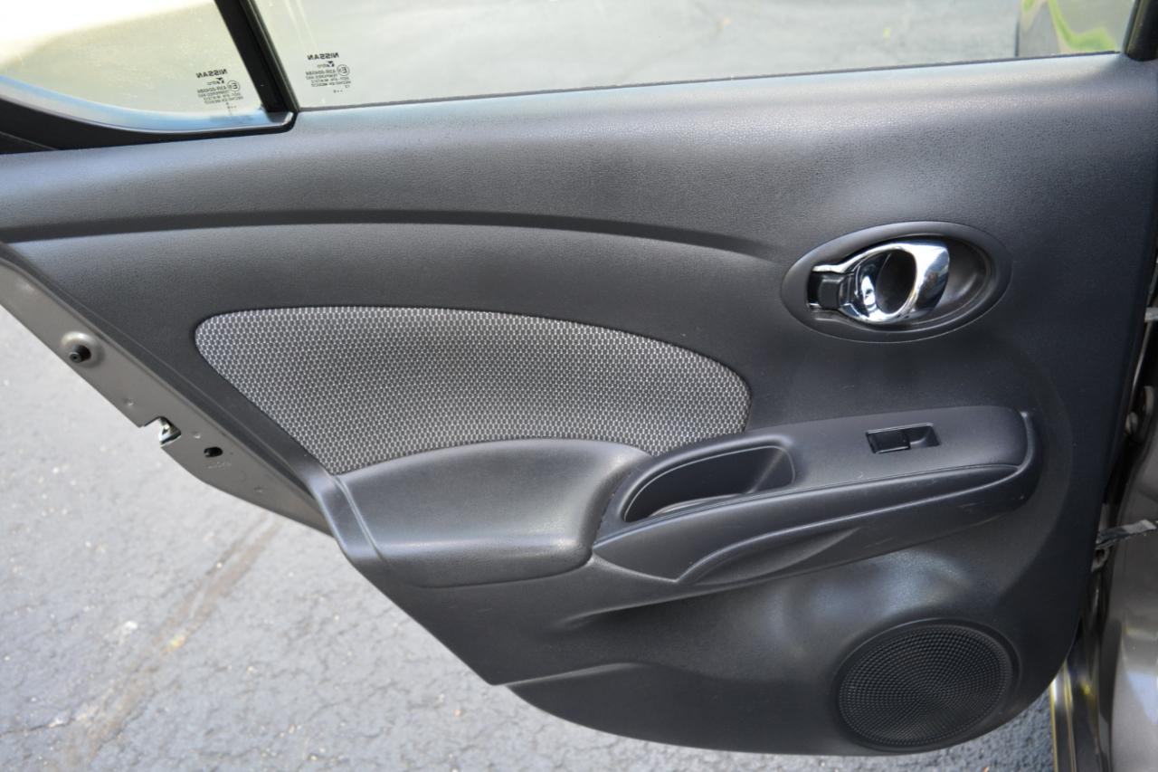 Nissan Versa 1.6 SV Sedan 2016