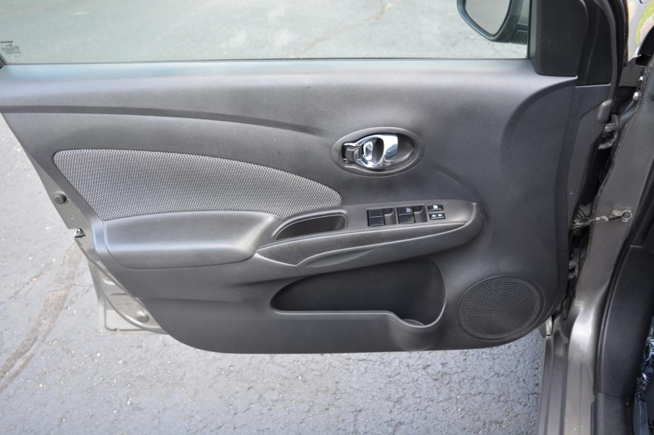 Nissan Versa 1.6 SV Sedan 2016