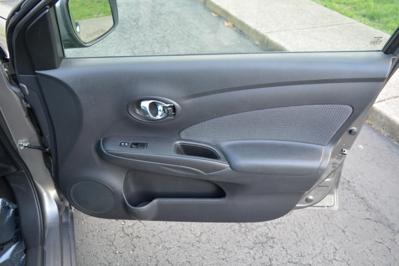 Nissan Versa 1.6 SV Sedan 2016