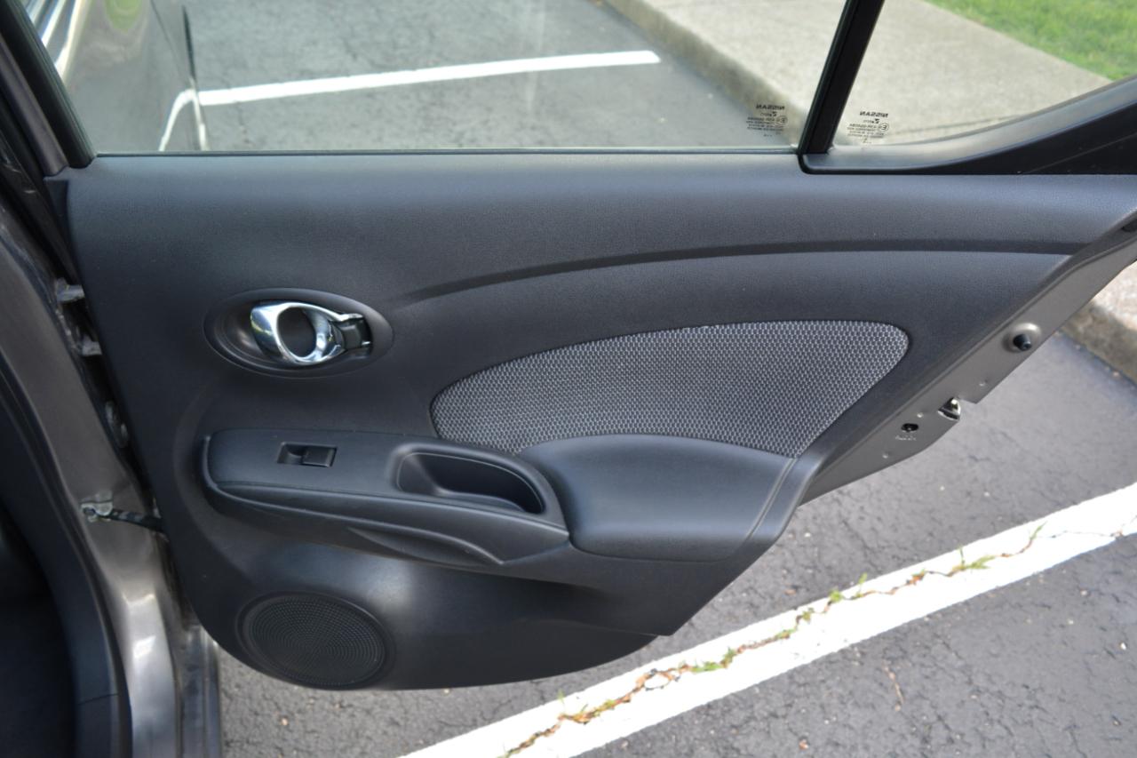 Nissan Versa 1.6 SV Sedan 2016