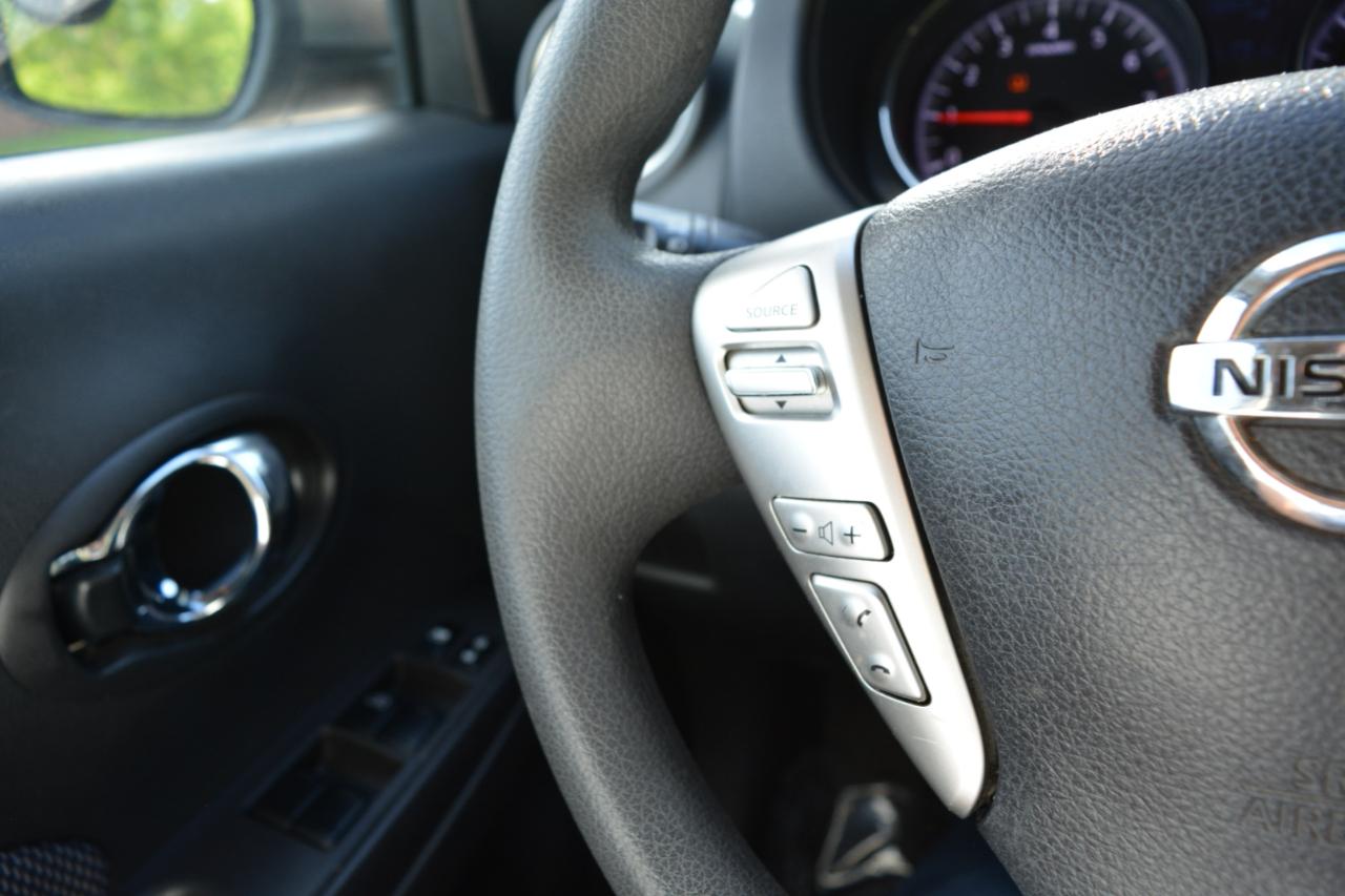 Nissan Versa 1.6 SV Sedan 2016