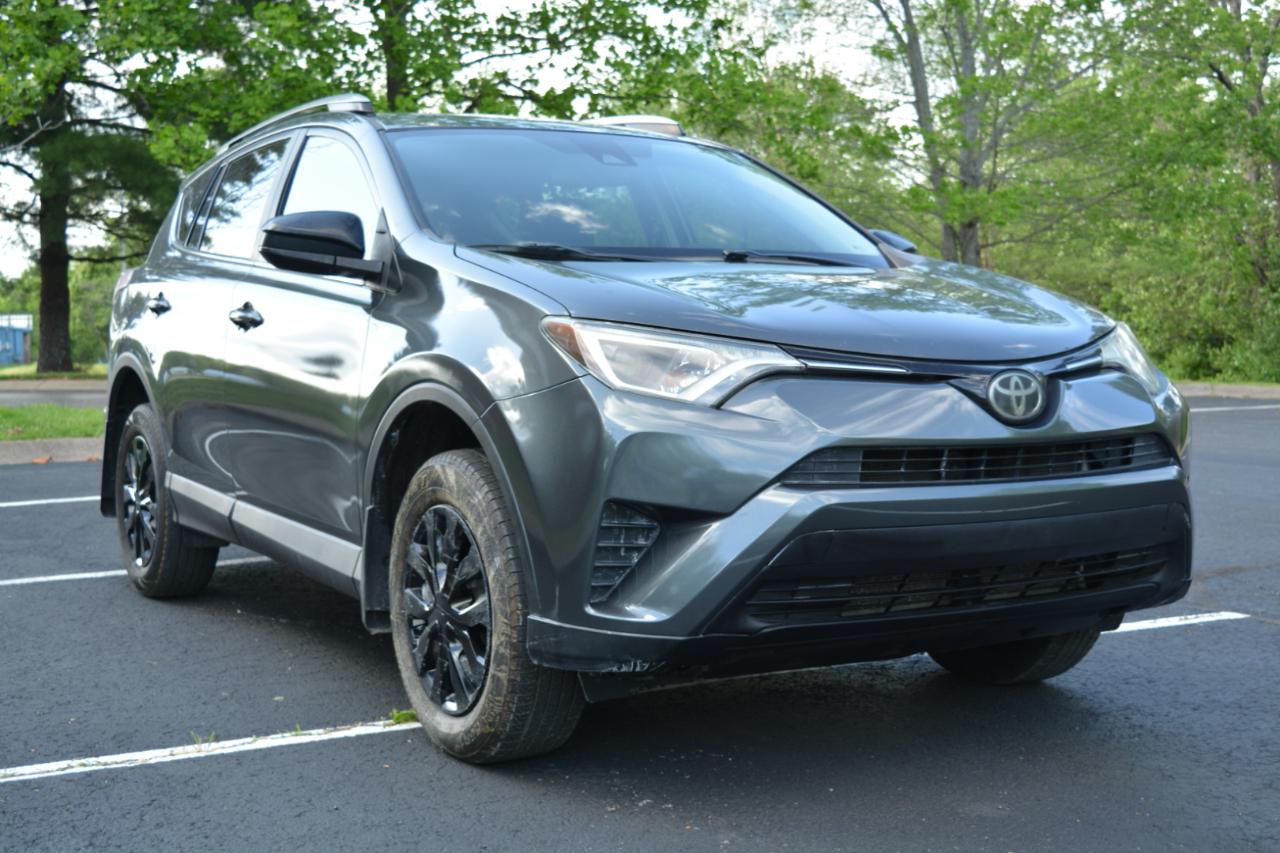 Toyota RAV4 LE FWD 2018