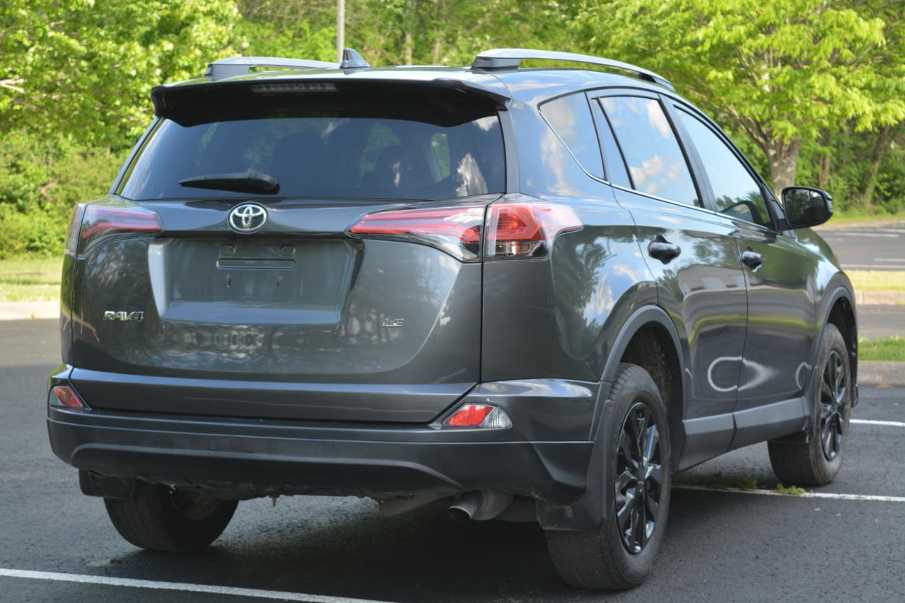 Toyota RAV4 LE FWD 2018