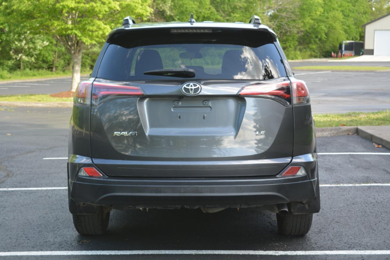 Toyota RAV4 LE FWD 2018