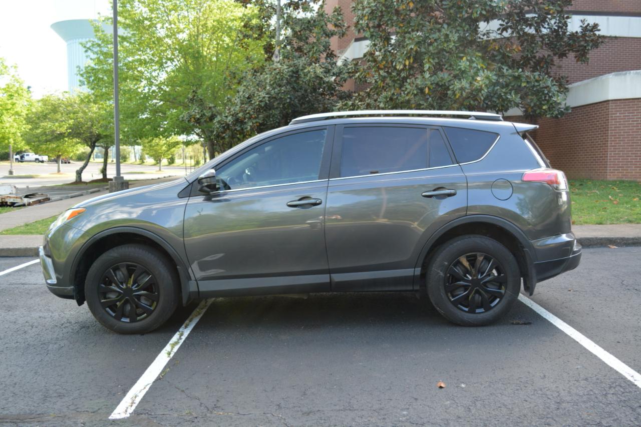 Toyota RAV4 LE FWD 2018