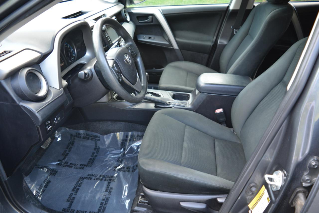 Toyota RAV4 LE FWD 2018