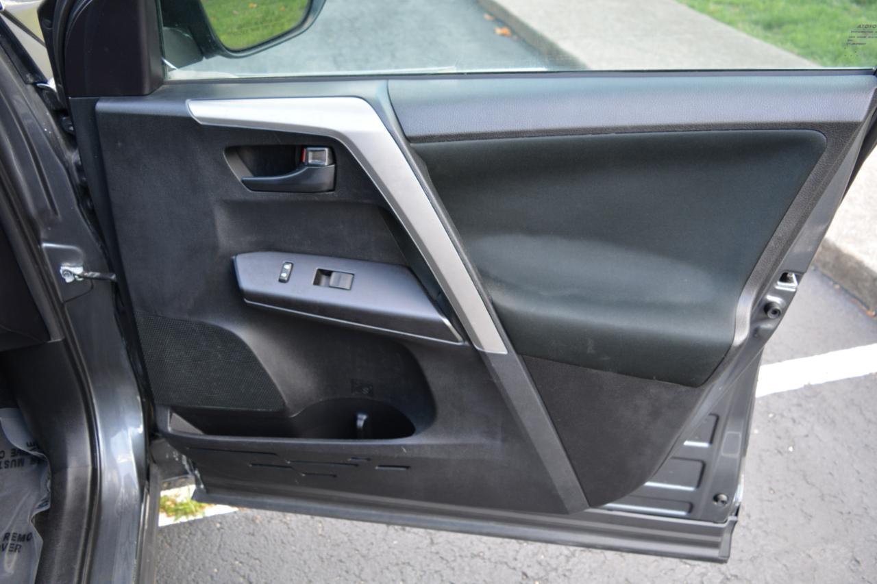 Toyota RAV4 LE FWD 2018